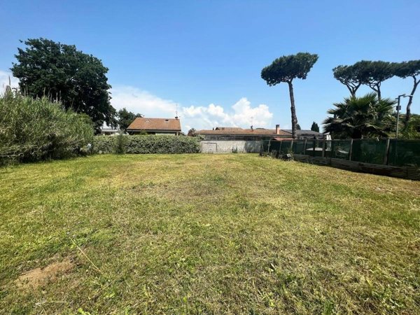 terreno agricolo in vendita a Roma in zona Infernetto