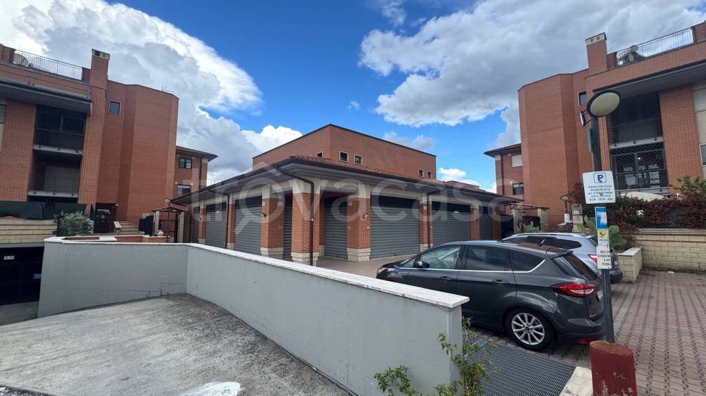 negozio in vendita a Roma in zona La Storta
