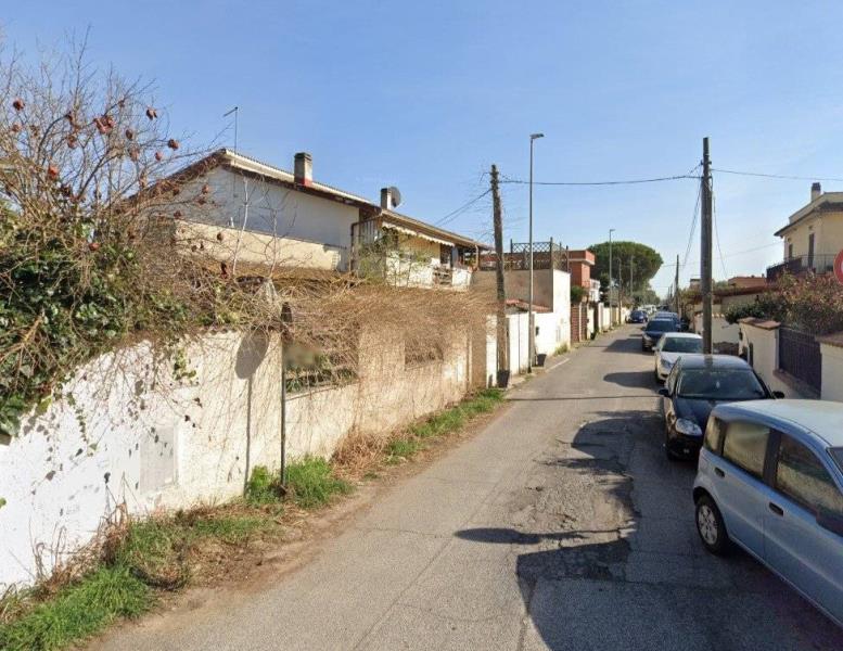 appartamento in vendita a Roma in zona Ostia Antica