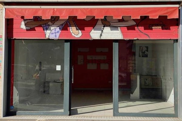 locale commerciale in vendita a Roma in zona Torre Angela