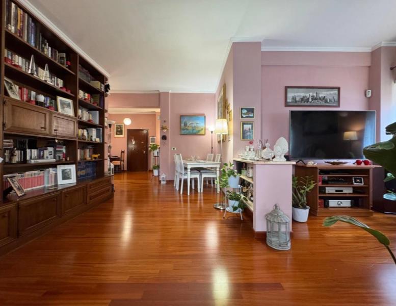 appartamento in vendita a Roma in zona Ardeatino