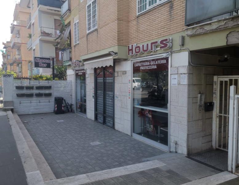 negozio in vendita a Roma in zona Torrevecchia