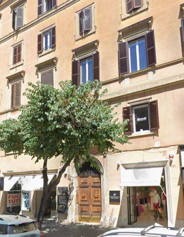 locale commerciale in vendita a Roma in zona Rione Prati