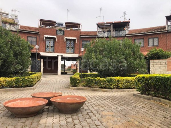 villa in vendita a Roma in zona Acilia