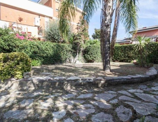 casa indipendente in vendita a Roma in zona Acilia