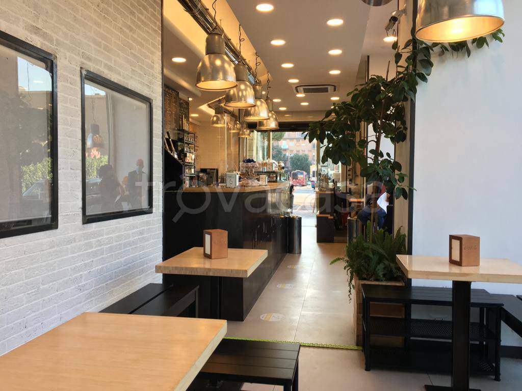 negozio in vendita a Roma in zona Ostia