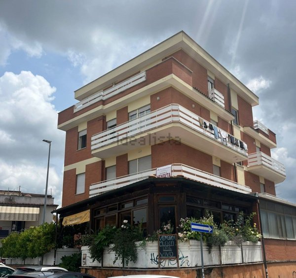 locale commerciale in vendita a Roma in zona Fidene