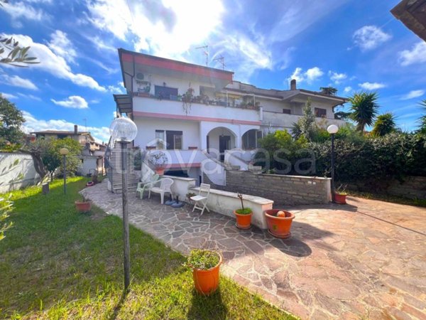 casa indipendente in vendita a Roma in zona Infernetto