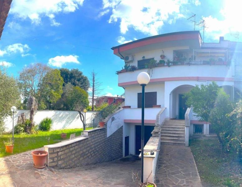 casa indipendente in vendita a Roma in zona Infernetto
