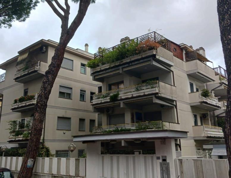 appartamento in vendita a Roma in zona EUR
