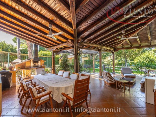 casa indipendente in vendita a Roma in zona Sette Bagni