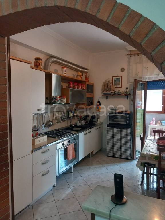 appartamento in vendita a Roma in zona Ostia Antica
