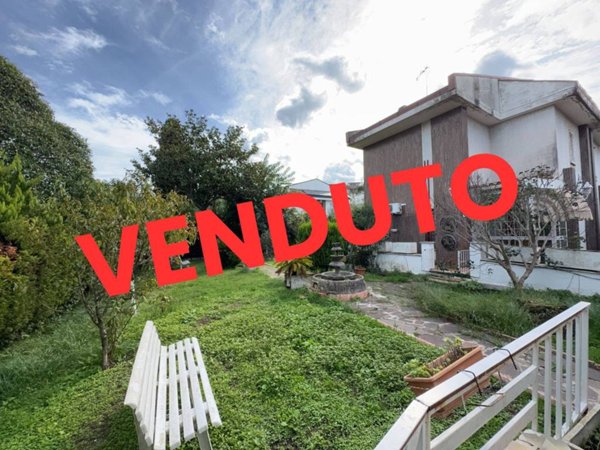 casa indipendente in vendita a Roma in zona Torrino