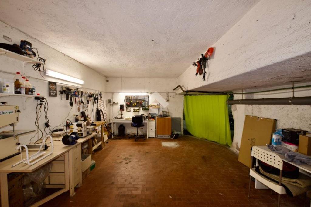 locale di sgombero in vendita a Roma in zona Ostia