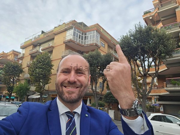 appartamento in vendita a Roma in zona Ostia