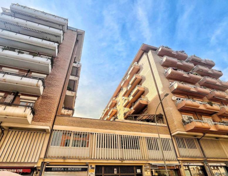 appartamento in vendita a Roma in zona Ardeatino