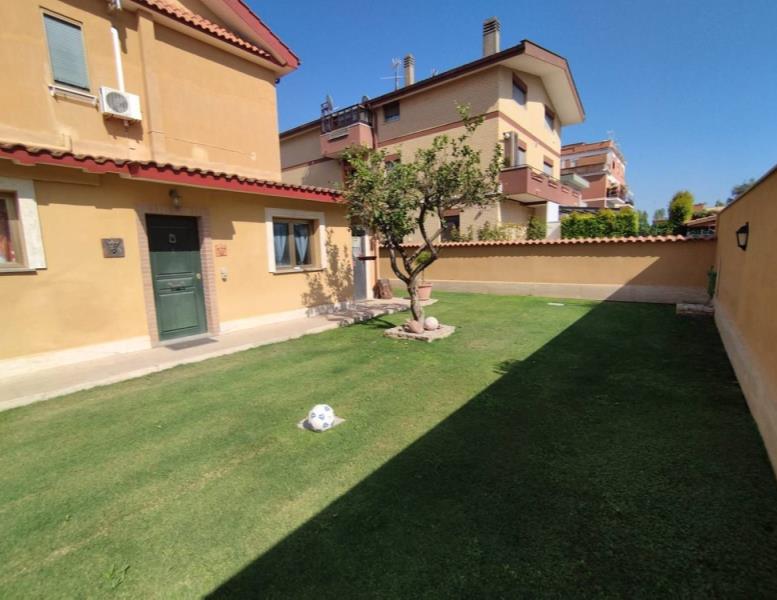 appartamento in vendita a Roma in zona Acilia