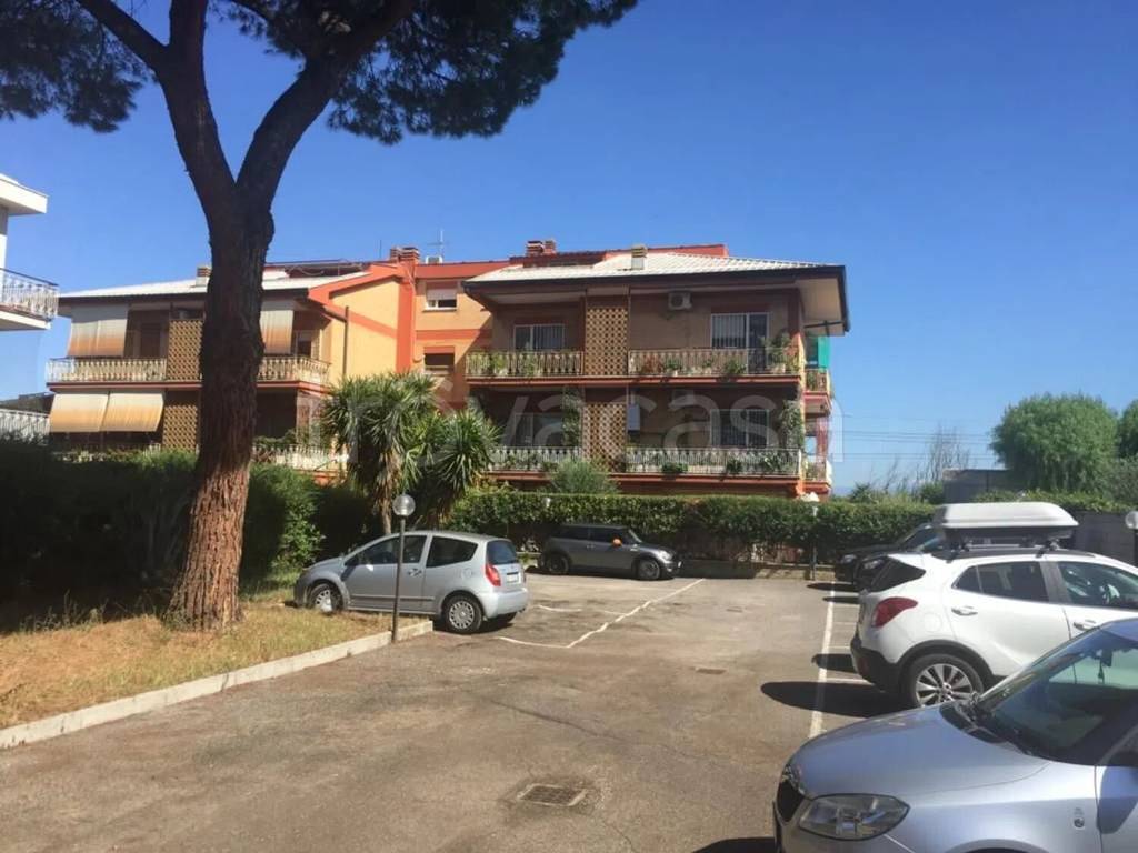appartamento in vendita a Roma in zona Appio Claudio