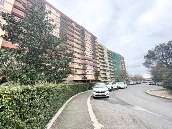 appartamento in vendita a Roma in zona Tor de' Cenci