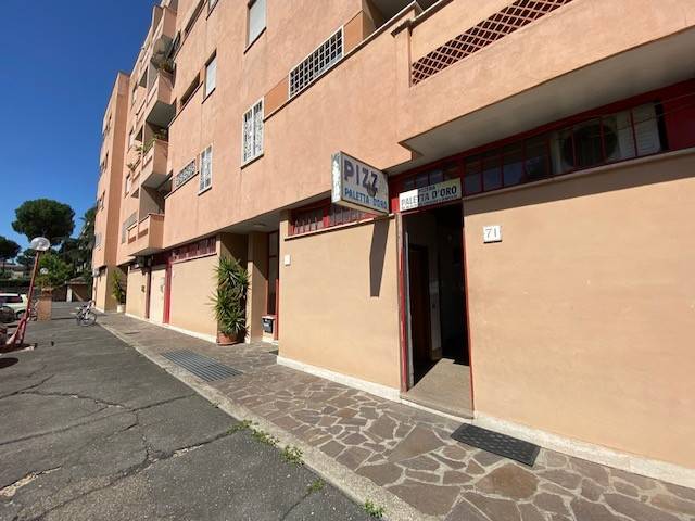 negozio in vendita a Roma in zona Ponte Mammolo