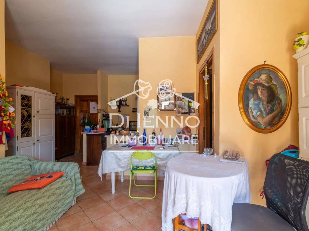 appartamento in vendita a Roma in zona Valle Muricana