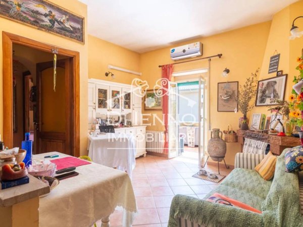 appartamento in vendita a Roma in zona Valle Muricana