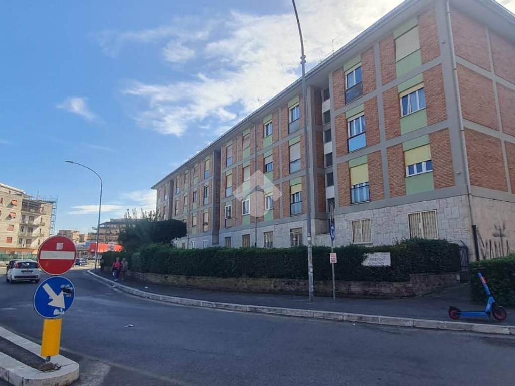 appartamento in vendita a Roma in zona Torre Spaccata