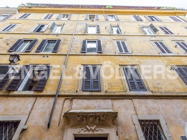 appartamento in vendita a Roma in zona Trevi-Colonna