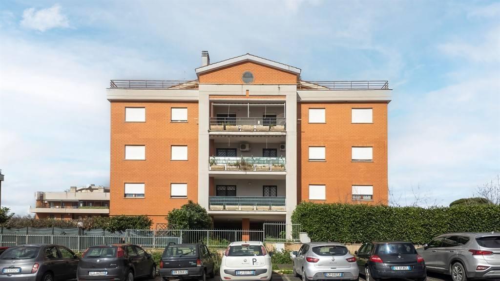 appartamento in vendita a Roma in zona Castelverde