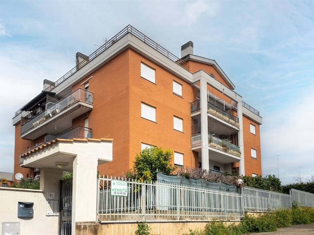 appartamento in vendita a Roma in zona Castelverde