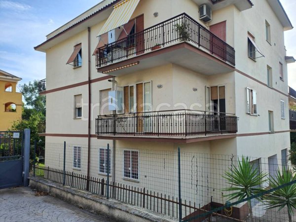 appartamento in vendita a Roma in zona Torrione Cerquetta