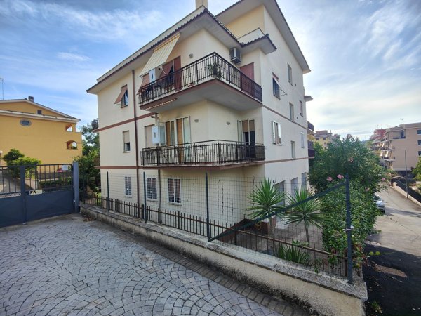 appartamento in vendita a Roma in zona Tor di Quinto