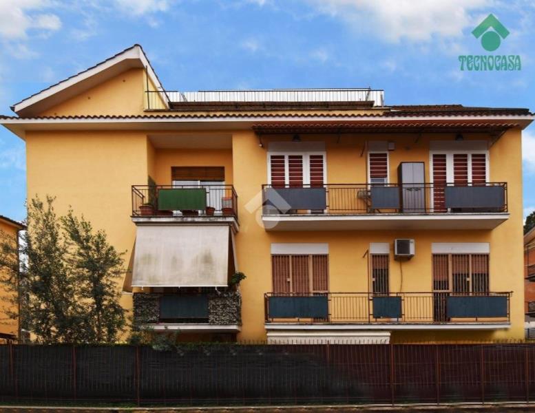 appartamento in vendita a Roma in zona Appio Pignatelli
