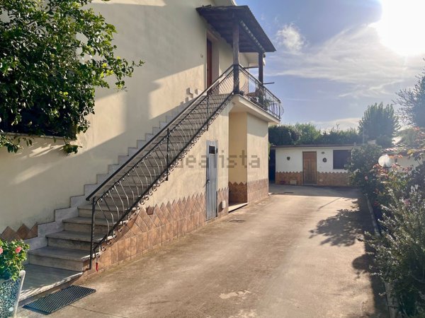 appartamento in vendita a Roma in zona Ostia Antica