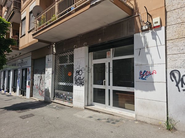 locale commerciale in vendita a Roma