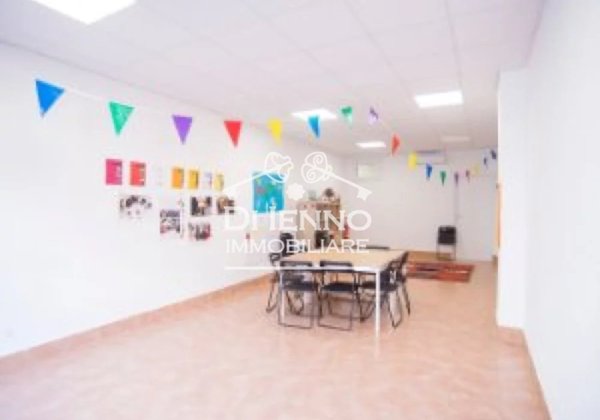 negozio in vendita a Roma in zona Tuscolano