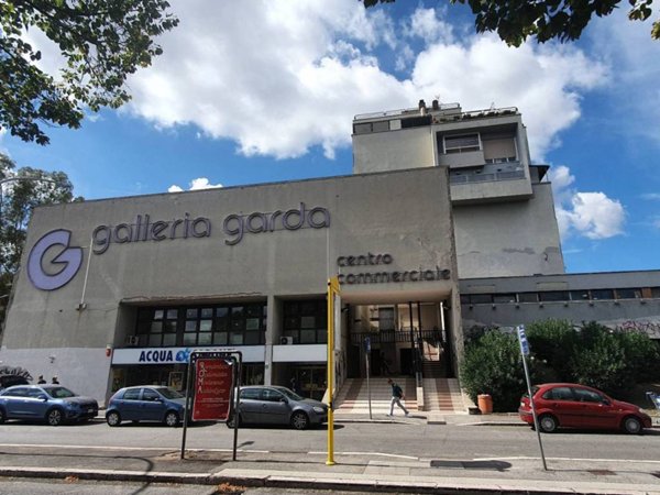 negozio in vendita a Roma in zona Spinaceto