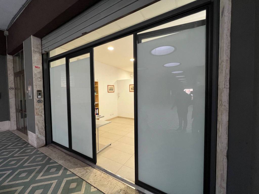 negozio in vendita a Roma in zona Ostia