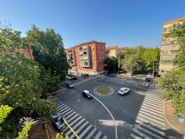 appartamento in vendita a Roma in zona Appio Claudio