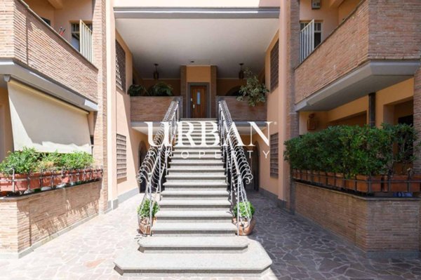 appartamento in vendita a Roma in zona Appio Pignatelli