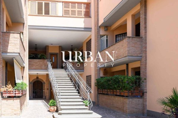 appartamento in vendita a Roma in zona Appio Pignatelli