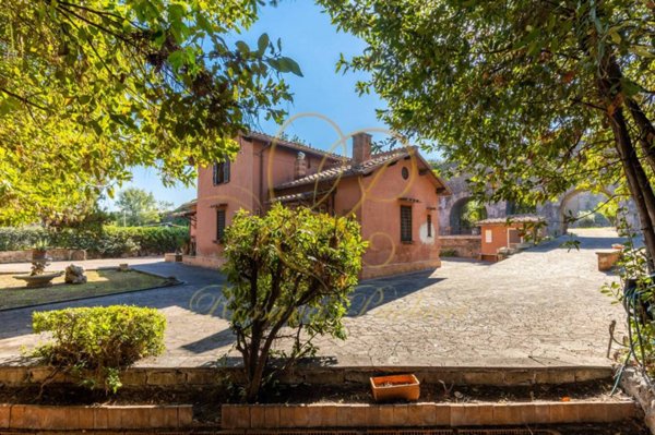casa indipendente in vendita a Roma in zona Appio Claudio