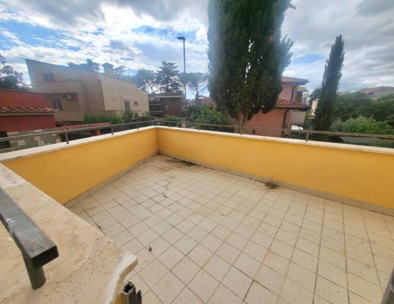 appartamento in vendita a Roma in zona Appio Pignatelli