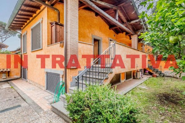 casa indipendente in vendita a Roma in zona Infernetto