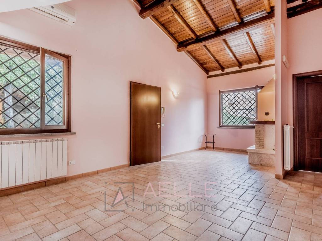 casa indipendente in vendita a Roma in zona Infernetto