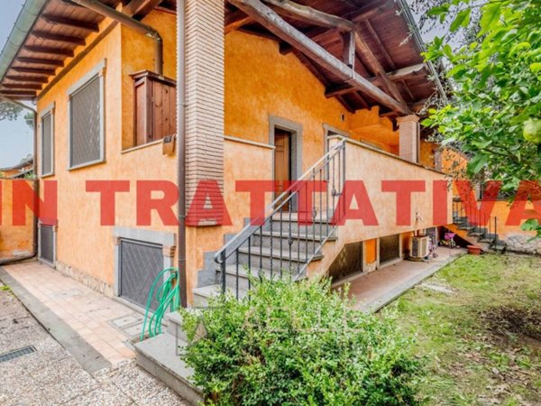 casa indipendente in vendita a Roma in zona Infernetto