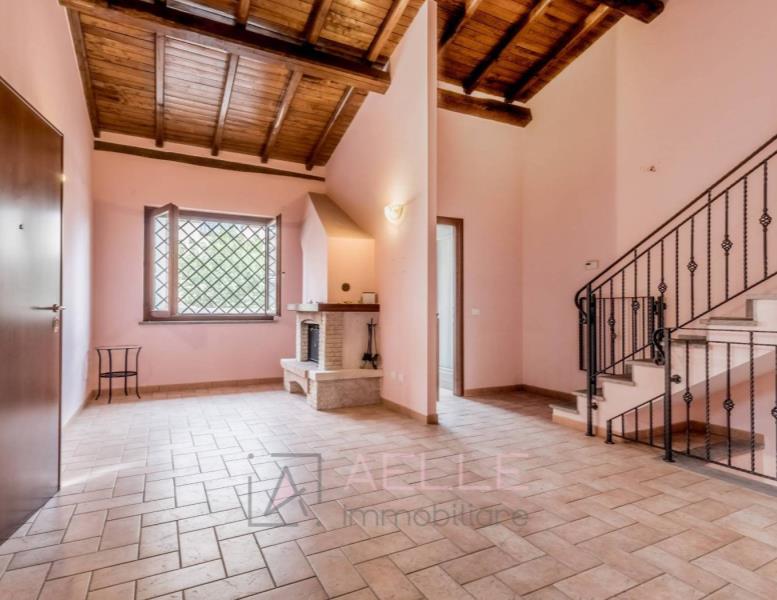 casa indipendente in vendita a Roma in zona Infernetto