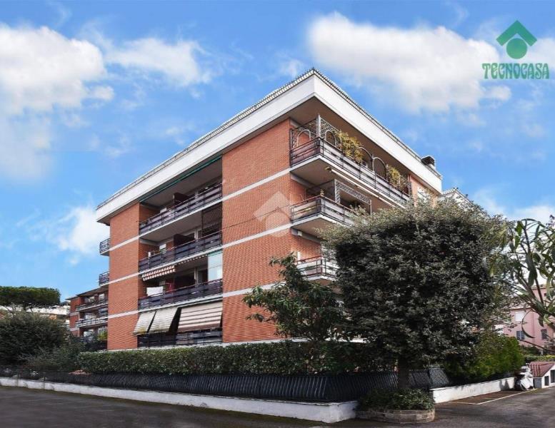 appartamento in vendita a Roma in zona Appio Claudio