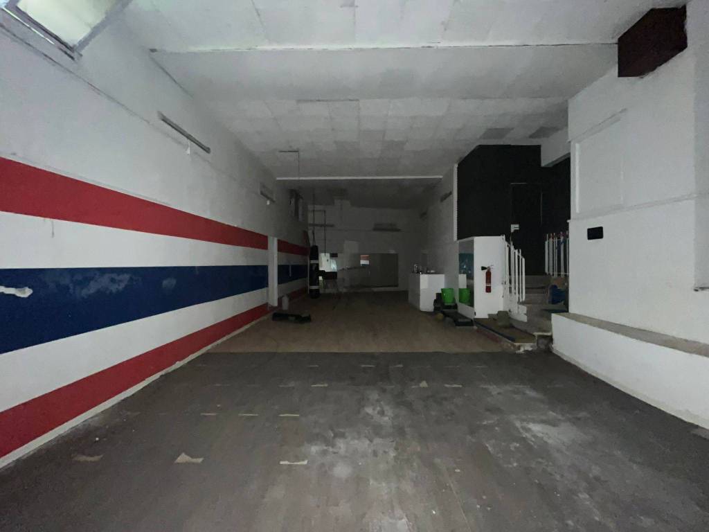 negozio in vendita a Roma in zona Appio Claudio
