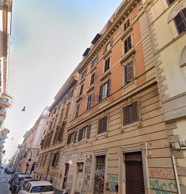 locale commerciale in vendita a Roma in zona Castro Pretorio
